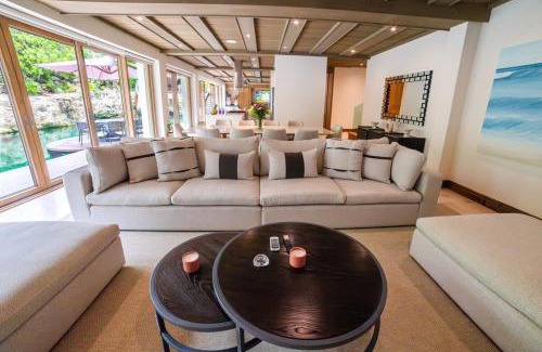 Xpu-Ha Villa | House with cenote and caves in Puerto Aventuras