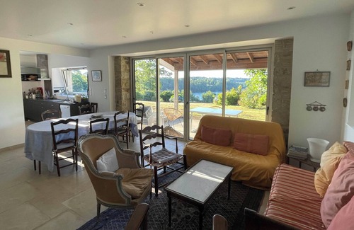 Plomelin Casa | House with character, exceptional view of the river Odet, on one level