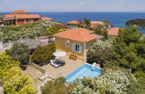 Samos Town Villa | Casa con carácter, piscina privada, vista espectacular
