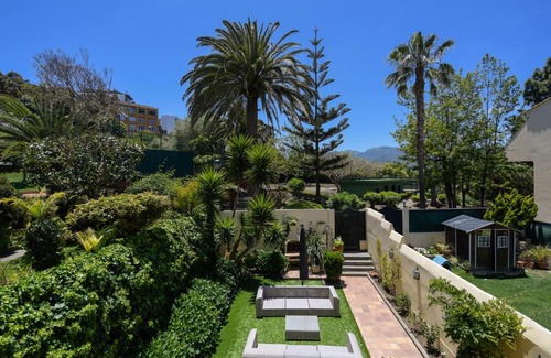 Las Brisas Casa | House with cozy garden BBQ and free parking