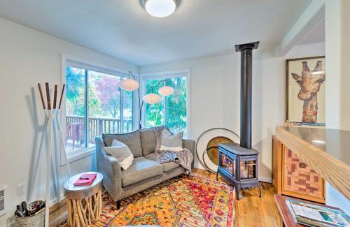 Clinton Casa | House with Deck on Whidbey Island, 1 Mi from Shore!