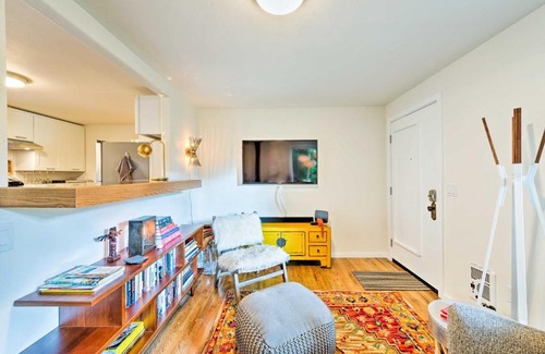 Clinton Casa | House with Deck on Whidbey Island, 1 Mi from Shore!