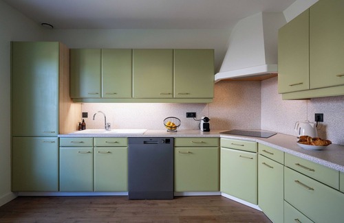 Mareuil-sur-Ay Casa | House with enclosed canal-side garden. Pets welcome!