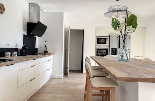 La Lande-de-Fronsac Casa | Vrbo Property