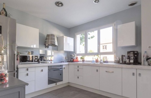 Le Perreux-sur-Marne Casa | House with beautiful volumes located between Paris and Disney