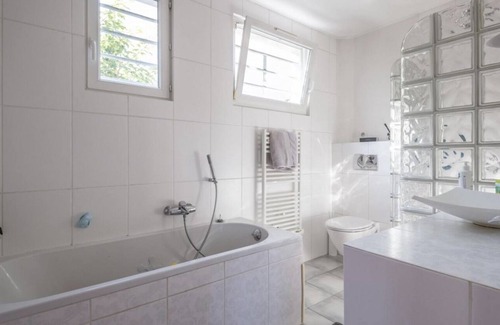 Le Perreux-sur-Marne Casa | House with beautiful volumes located between Paris and Disney