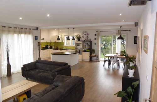Saint-Jean-de-Vedas Casa | House with pool and garden - South of France