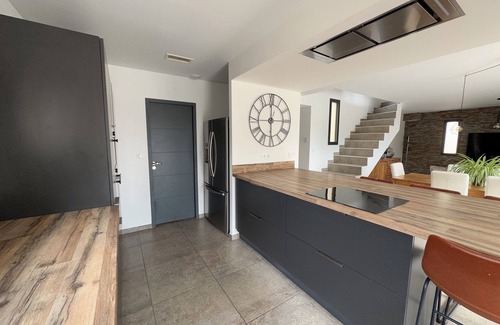 Saint-Martin-de-Crau Casa | House with pool and garden, close to the Alpilles.
