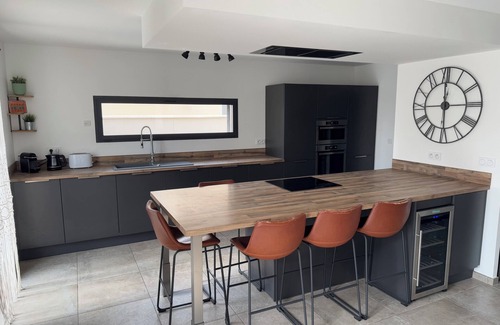 Saint-Martin-de-Crau Casa | House with pool and garden, close to the Alpilles.
