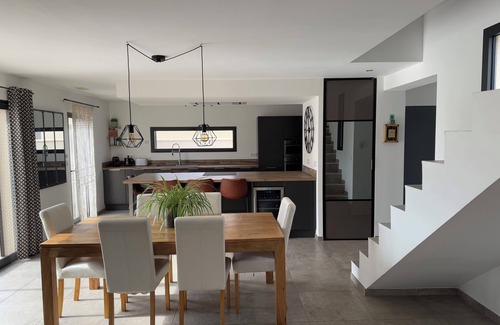 Saint-Martin-de-Crau Casa | House with pool and garden, close to the Alpilles.
