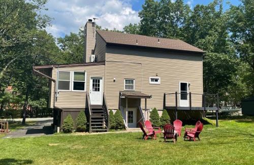 East Stroudsburg Casa | House with FREE Amenities Pools Lake and More