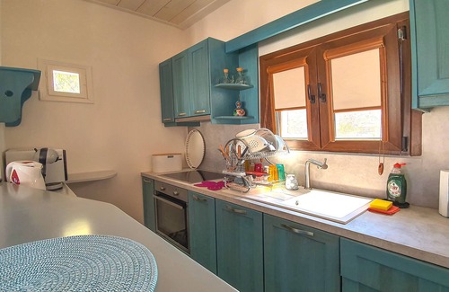 Galissas Apartamento | Casa con ambiente agradable y vistas al mar y al sol cerca de una playa solitaria