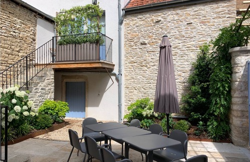 Meursault Casa | House with full aircon within yards of centre of Meursault.