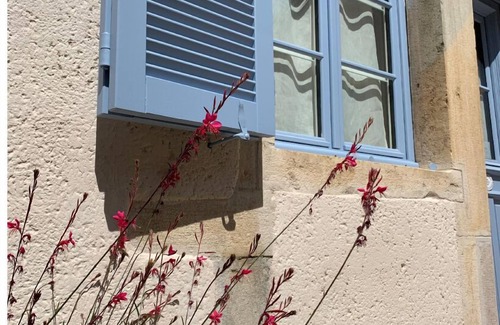 Meursault Casa | House with full aircon within yards of centre of Meursault.