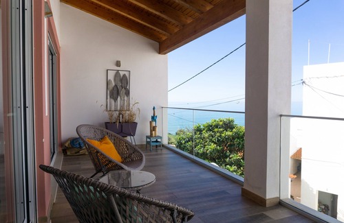 Salema Casa | House with garden, 3 minute walk to the Beach