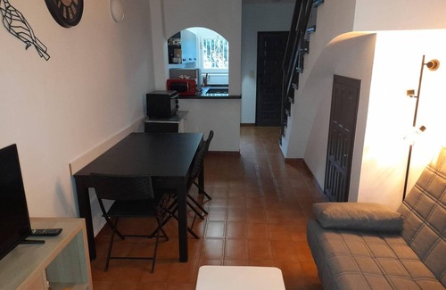 Santa Margarida Chalet De Esquí | Casita con jardín cerca playa AV-60