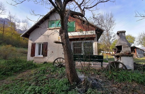 Aubessagne Casa | House with large plot and mountain views