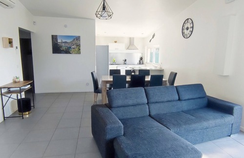 Istres Casa | House with magnificent view near forest