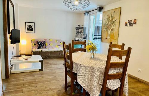 Vaison-la-Romaine Apartamento | House with nice garden, downtown by walk