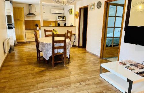 Vaison-la-Romaine Apartamento | House with nice garden, downtown by walk