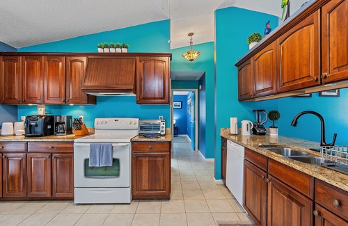Port Charlotte Casa | House with outdoor pool and canal with access to the ocean, kayaks, bicycles