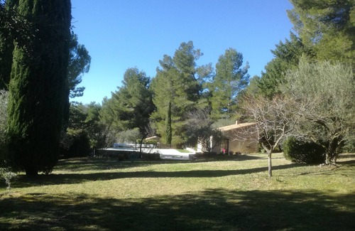 La Bastidonne Casa | casa con piscina en una zona tranquila, sur de Luberon, entre viñedos y olivos.