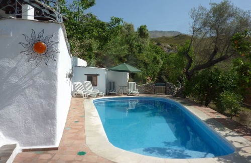 Orgiva Cabaña | ¡Bienaventuranza rural! Casa con piscina propia, a 5 minutos a pie de la ciudad, aire acondicionado, wifi