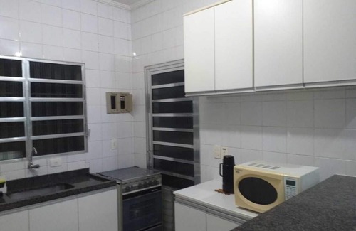 Jardim Britania Casa | House with pool and barbecue Caraguatatuba in condominium with Wi-Fi