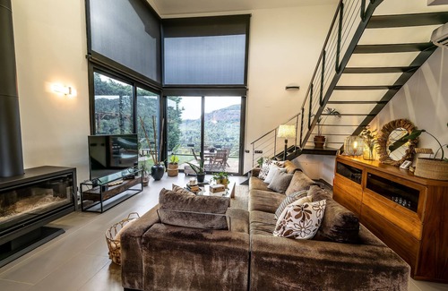 Vacarisses Chalet De Esquí | Casa con piscina y vistas espectaculares de Montserrat a 25 minutos de Barcelona
