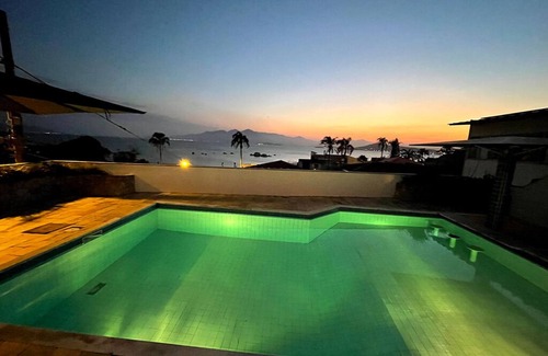 Itaguacu Casa | House with pool and panoramic sea view