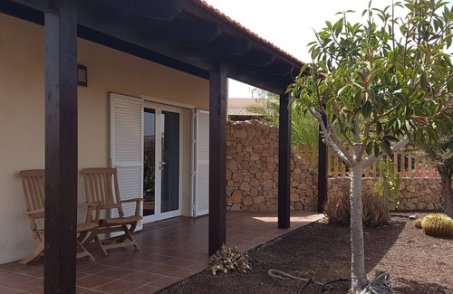 Antigua Casa | Casa con piscina entre jardines y finca de olivos.