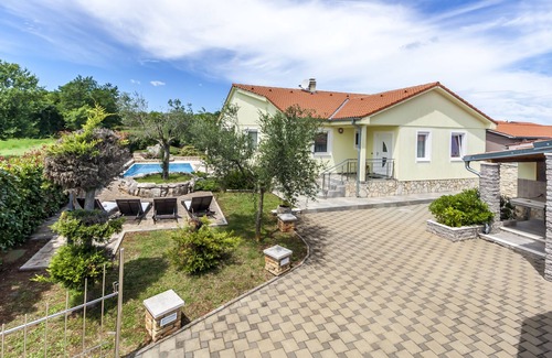 Marcana Casa | Casa con piscina para 5 personas a 15 km de Pula, tranquila al final del pueblo