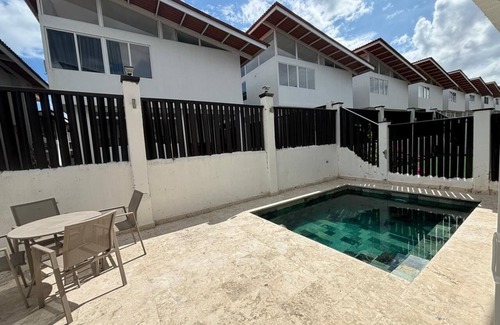 Nueva Gorgona Casa | Casa con piscina en Coronado a 5 minutos club de playa a orilla de la playa.