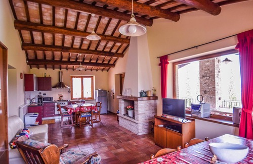 Avigliano Umbrio Casa | Casa con piscina privada / jardín a 5 km del pueblo. Calle tranquila y vistas panorámicas