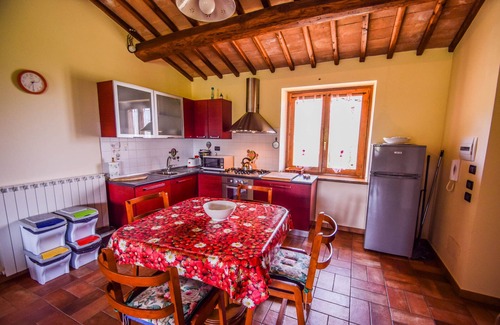 Avigliano Umbrio Casa | Casa con piscina privada / jardín a 5 km del pueblo. Calle tranquila y vistas panorámicas