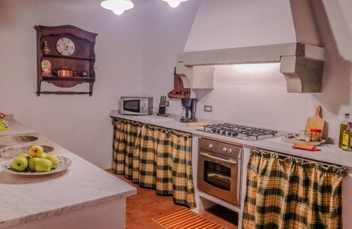 Buti Casa | House with private pool and panoramic views 20km from Pisa, 1km from village