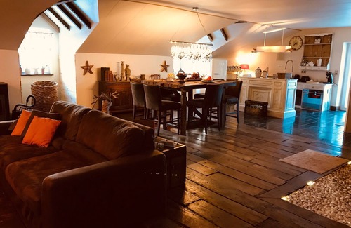 Theux Casa | casa con piscina privada, jacuzzi, sauna, hammam para 4 adultos y 2 niños.