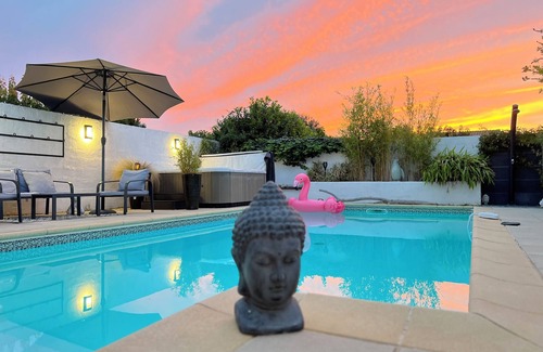 Garons Casa | Casa con piscina privada y jacuzzi cerca de Nimes Arles Camargue y mar!