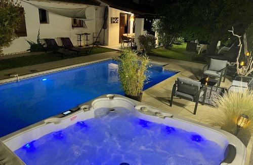 Garons Casa | Casa con piscina privada y jacuzzi cerca de Nimes Arles Camargue y mar!