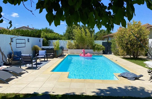 Garons Casa | Casa con piscina privada y jacuzzi cerca de Nimes Arles Camargue y mar!