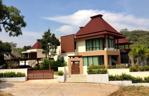 Pranburi Casa | House with sea view and infinity pool