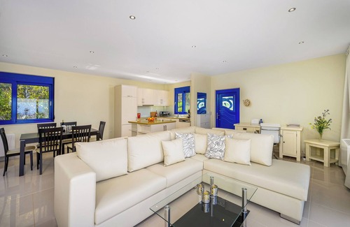 Kamilari Casa | House with sea view. Family-friendly.