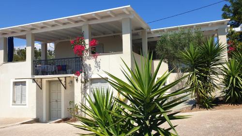 Porto Heli Casa | House with sea view in Porto Heli, fireplace and garden