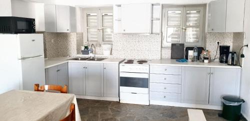 Porto Heli Casa | House with sea view in Porto Heli, fireplace and garden