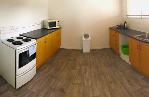 Ostend Cabaña | House with self-contained adjoining studio. Great for large groups