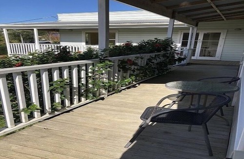 Ostend Cabaña | House with self-contained adjoining studio. Great for large groups