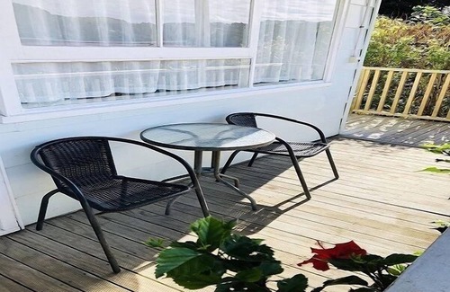 Ostend Cabaña | House with self-contained adjoining studio. Great for large groups
