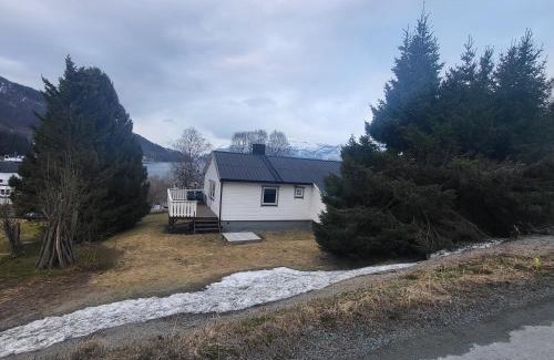 Lyngseidet Casa | House with terrace and a big garden in centrum of Lyngseidet