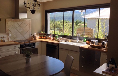 Nans-les-Pins Cabaña | Casa-taller en 2 ha propiedad arbolada piscina privada y jacuzzi