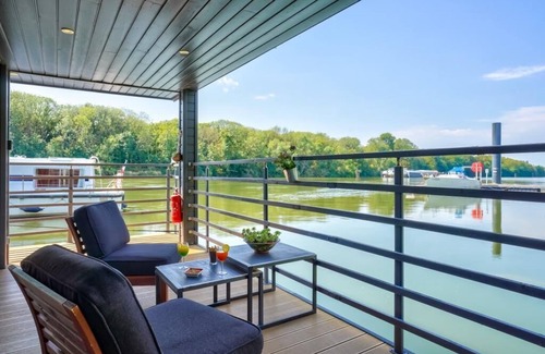 Conflans-Sainte-Honorine Apartamento | Houseboat : Une Maison sur L'eau